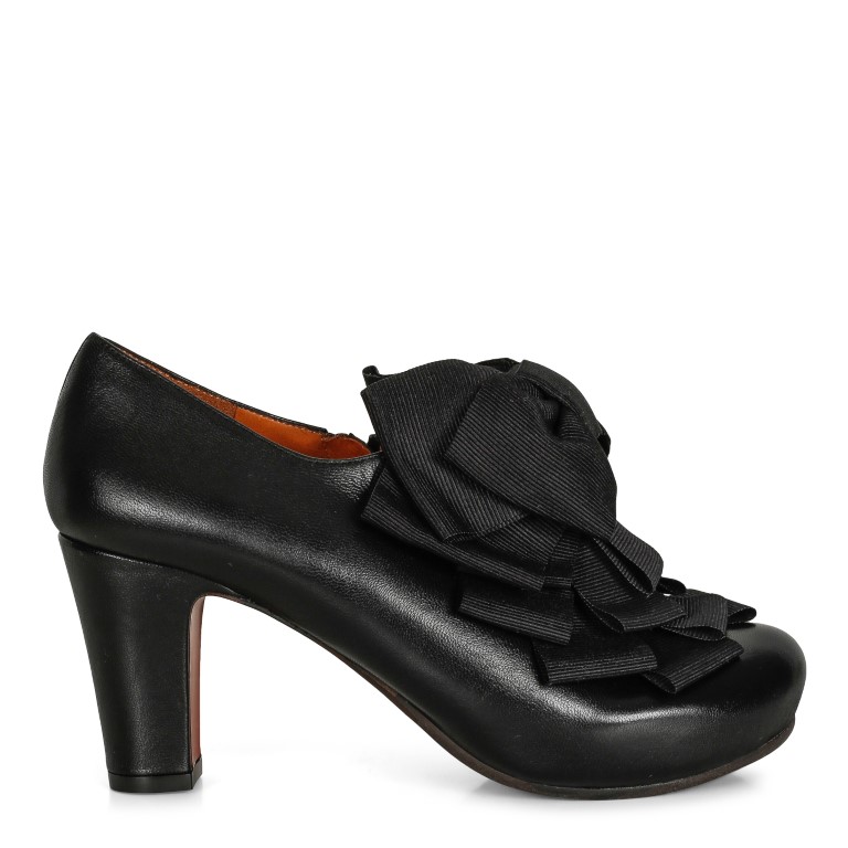 Sort Catame pumps med rund tupp og tøff rosett