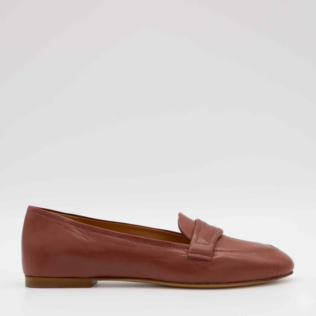 Elegant rødbrun loafer med vakre sømdetaljer