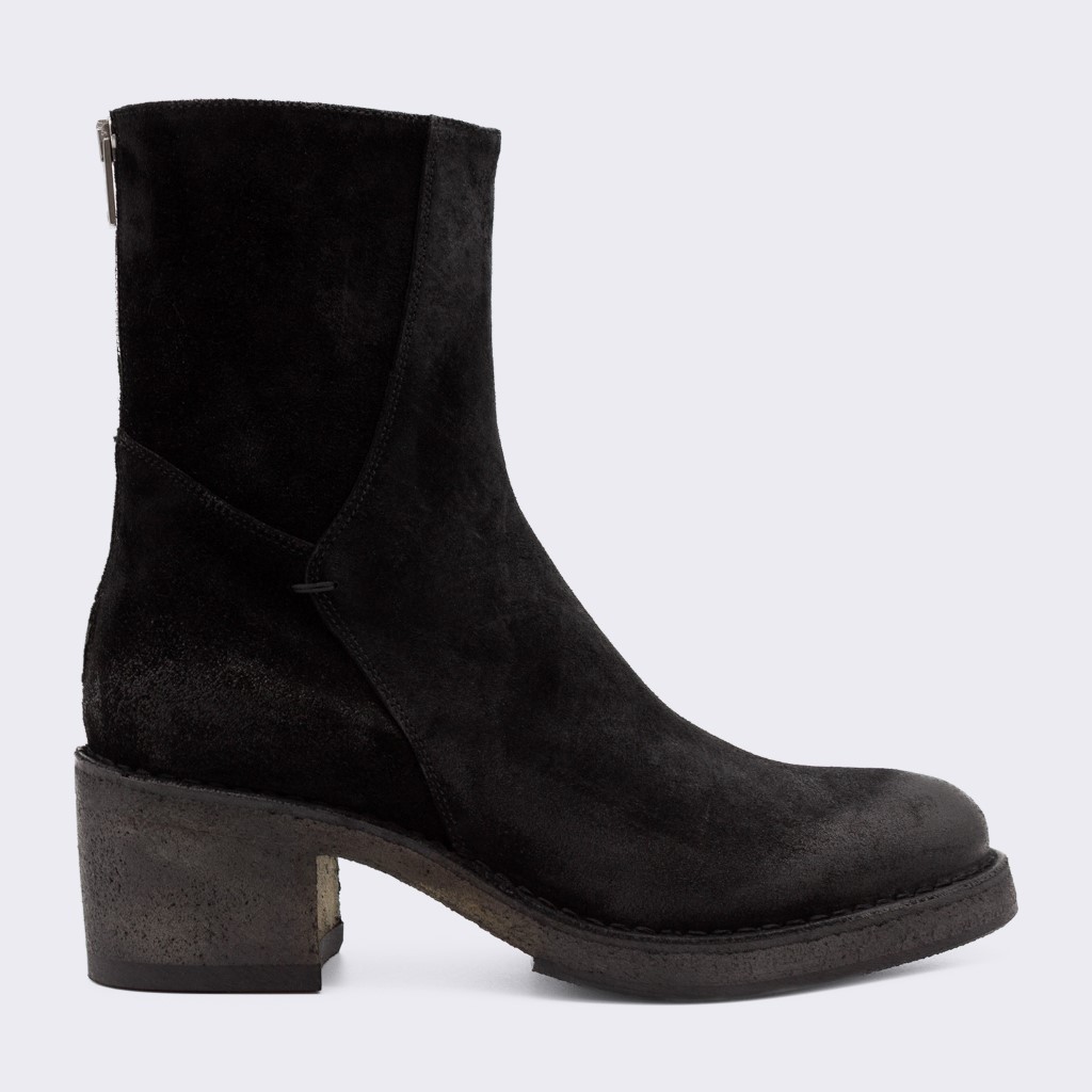 Sort skolett med rågummisåle og glidelås bak