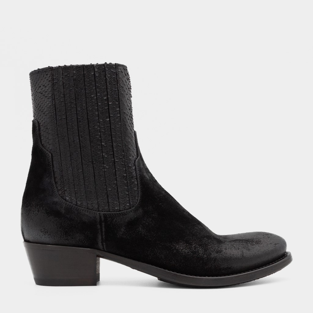 Sort boots med moderat hæl og høyt skaft